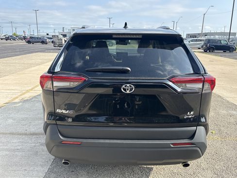 Used 2025 Toyota RAV4 LE AWD/4WD image 4