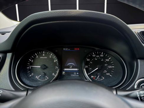 Used 2022 Nissan Rogue Sport SV w/ Technology Package image 17