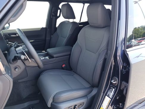Used 2025 Lexus GX 550 w/ Accessory Package (2T) AWD/4WD image 28