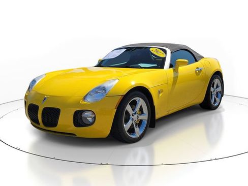 Used 2007 Pontiac Solstice GXP w/ Premium Package RWD image 2