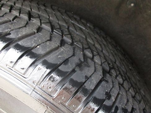 Used 2024 Chrysler Pacifica Limited FWD image 15