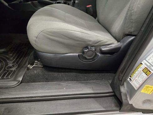 Used 2019 Toyota Tacoma SR image 29