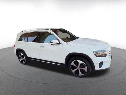 Used 2025 Mercedes-Benz GLB 250 image 2