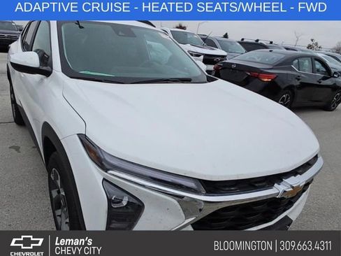 Used 2025 Chevrolet Trax LT w/ Driver Confidence Package image 1