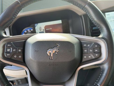 Used 2023 Ford Bronco Wildtrak image 28