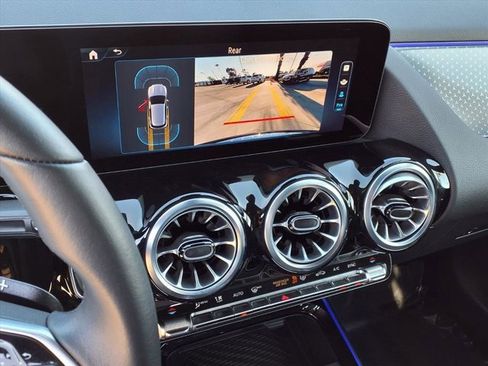 Used 2025 Mercedes-Benz GLA 250 4MATIC image 6