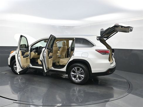 Used 2014 Toyota Highlander XLE image 38