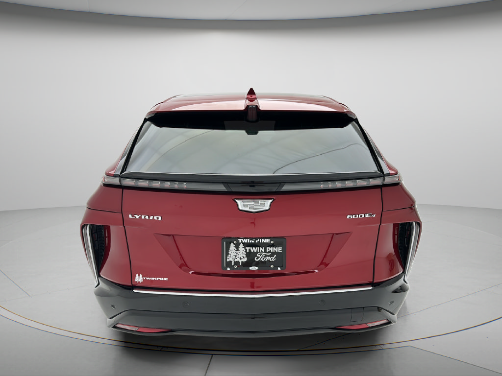 Used 2024 Cadillac Lyriq Luxury AWD/4WD image 7