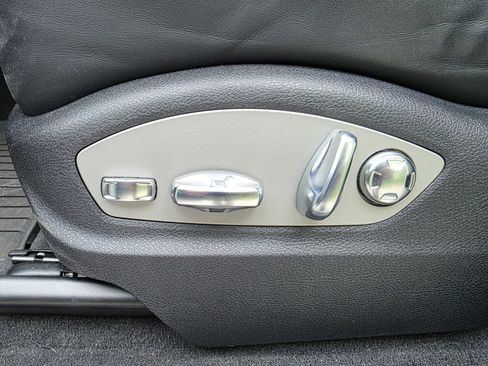 Used 2023 Porsche Macan Turbo AWD/4WD image 13