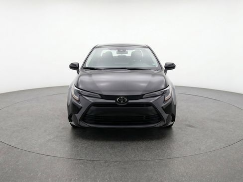 Used 2025 Toyota Corolla LE FWD image 2