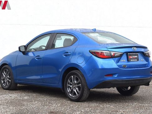 Used 2019 Toyota Yaris XLE image 2