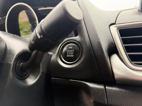 Used 2018 MAZDA MAZDA3 Touring FWD image 23