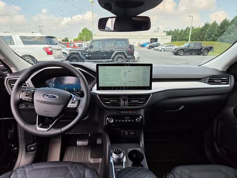 Used 2024 Ford Escape Platinum w/ Premium Technology Package AWD/4WD image 6