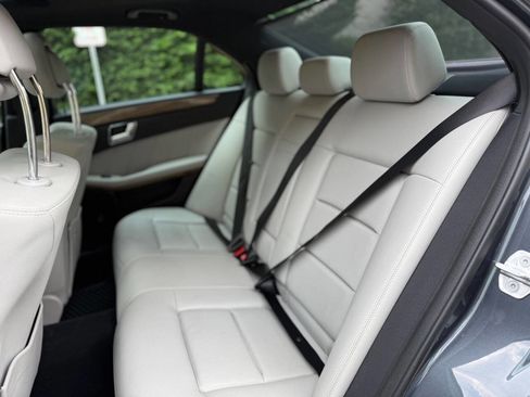 Used 2011 Mercedes-Benz E 350 4MATIC Sedan image 32