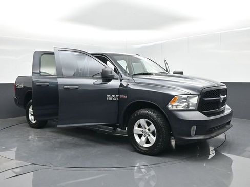 Used 2018 RAM 1500 Express AWD/4WD image 60