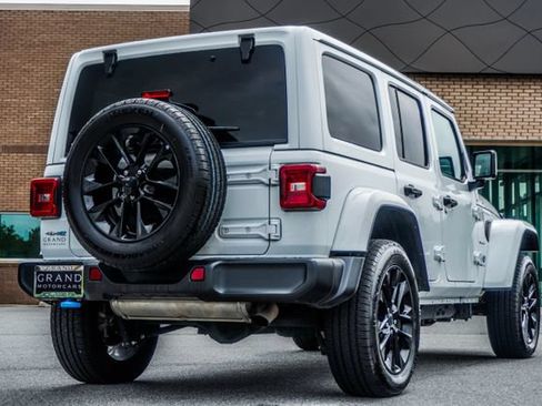 Used 2024 Jeep Wrangler Unlimited Sahara AWD/4WD image 13