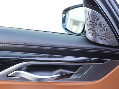 Used 2020 BMW 750i xDrive image 22