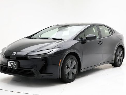 Used 2024 Toyota Prius LE image 6