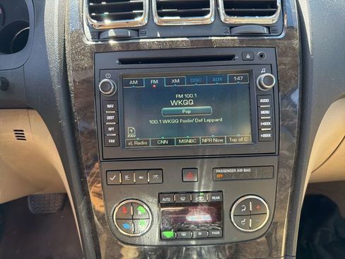 Used 2011 GMC Acadia Denali image 9