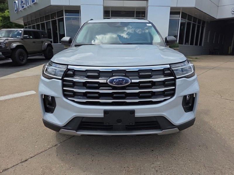 New 2026 Ford Explorer Active w/ Active Comfort Package AWD/4WD image 2