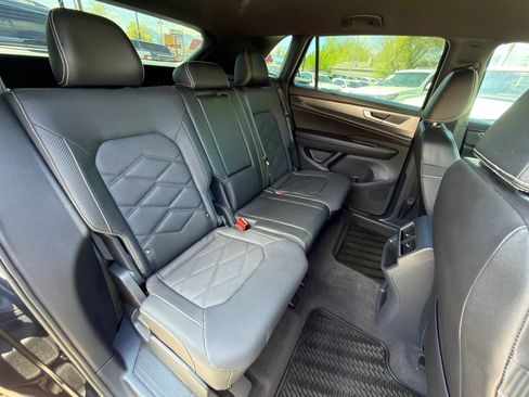 Used 2024 Volkswagen Atlas Cross Sport SE image 11