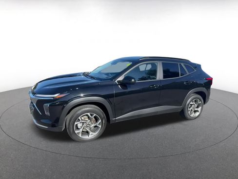 Used 2025 Chevrolet Trax LT image 8