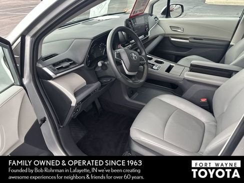 Used 2024 Toyota Sienna XLE image 9