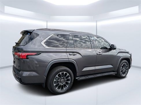 Used 2023 Toyota Sequoia Limited image 3