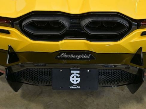 Used 2024 Lamborghini Revuelto image 12
