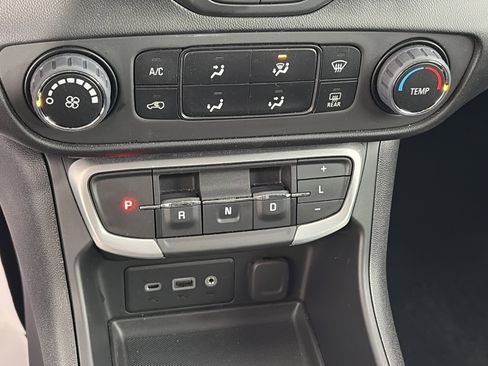 Used 2023 GMC Terrain SLE FWD image 22