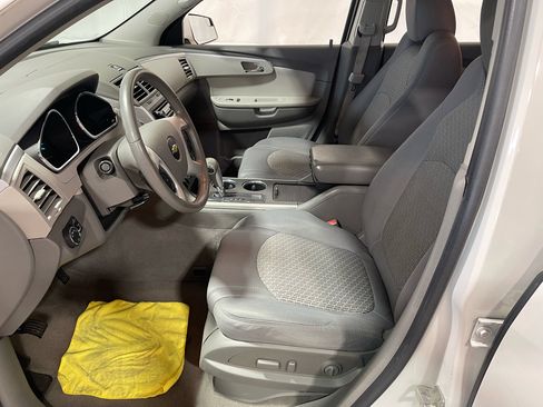 Used 2011 Chevrolet Traverse LT image 23