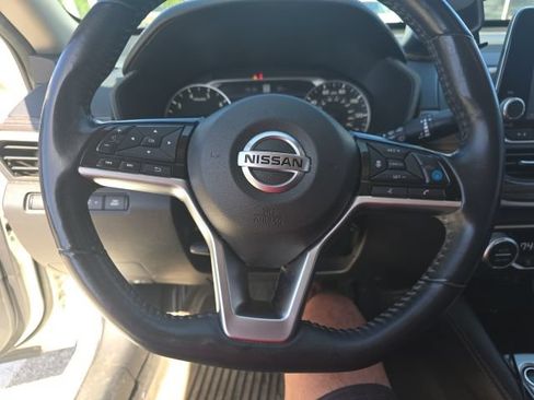Used 2020 Nissan Altima 2.5 SL FWD image 16