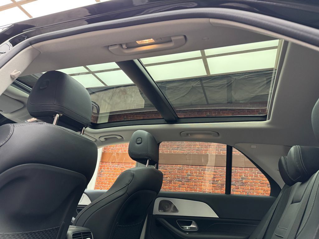 Used 2026 Mercedes-Benz GLE 350 4MATIC image 3