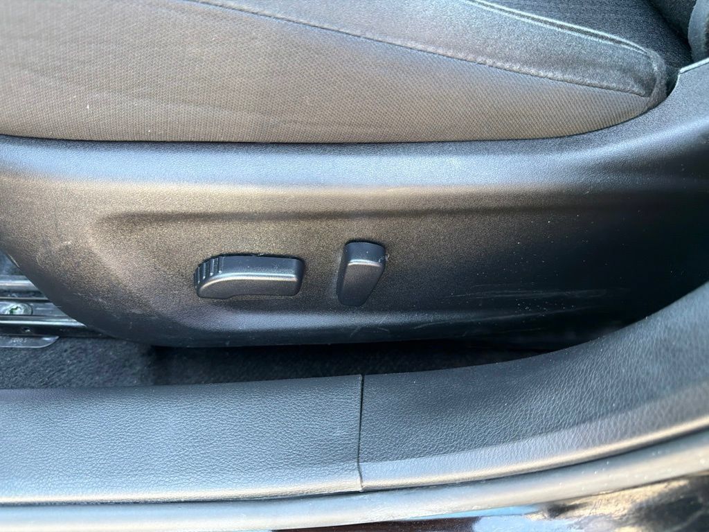 Used 2025 Nissan Altima 2.5 SV FWD image 17