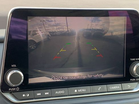 Used 2023 Nissan Rogue S image 17