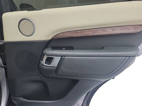 Used 2020 Land Rover Discovery HSE image 30