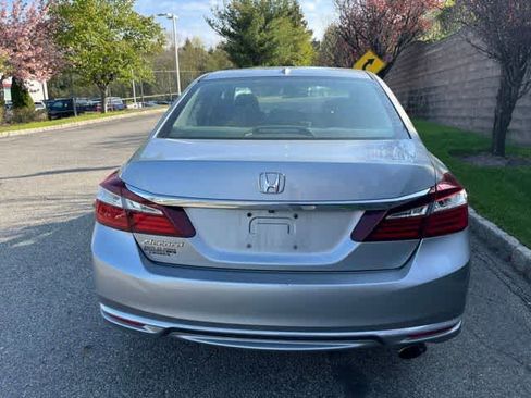Used 2017 Honda Accord EX image 5