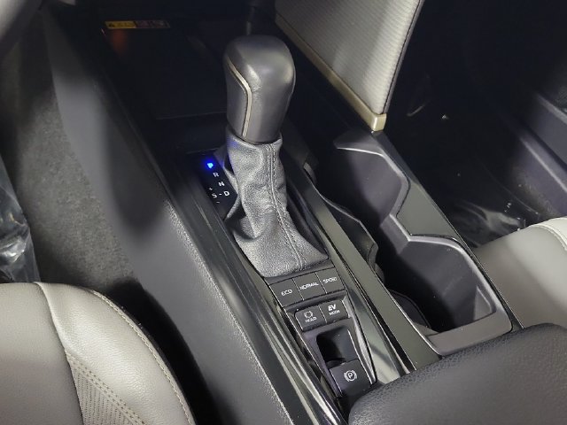 Used 2025 Toyota Camry SE w/ Convenience Package FWD image 30