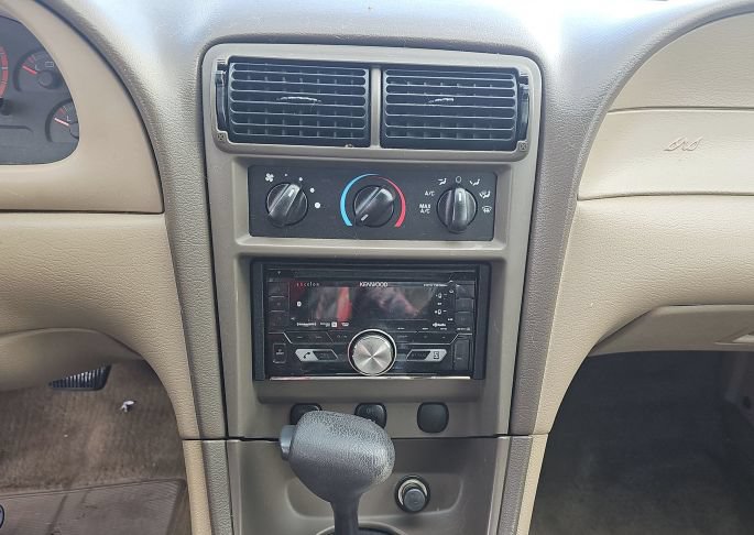 Used 2001 Ford Mustang Premium RWD image 11