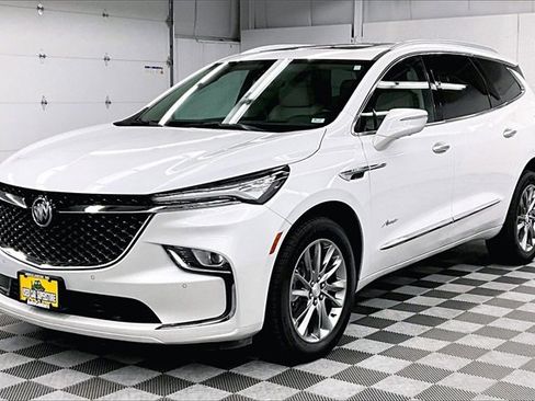 Used 2022 Buick Enclave Avenir image 10