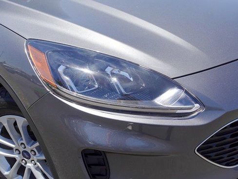 Used 2022 Ford Escape SE AWD/4WD image 2