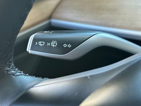 Used 2025 Tesla Model Y Long Range RWD image 31