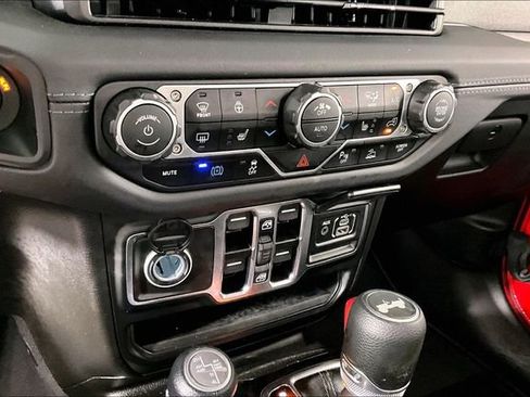 Used 2025 Jeep Wrangler Unlimited Sahara w/ Safety Group AWD/4WD image 14