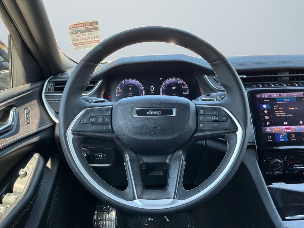 Used 2024 Jeep Grand Cherokee L Limited RWD image 10