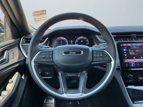 Used 2024 Jeep Grand Cherokee L Limited RWD image 10