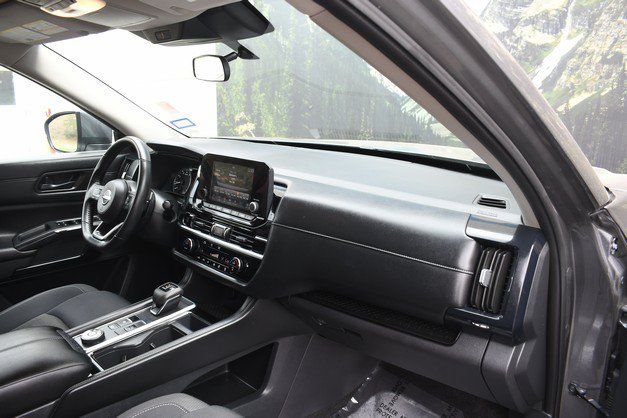 Used 2025 Nissan Pathfinder SV AWD/4WD image 24