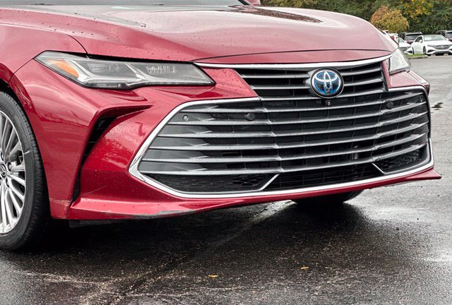 Used 2021 Toyota Avalon Limited w/ Advanced Safety Package FWD image 2