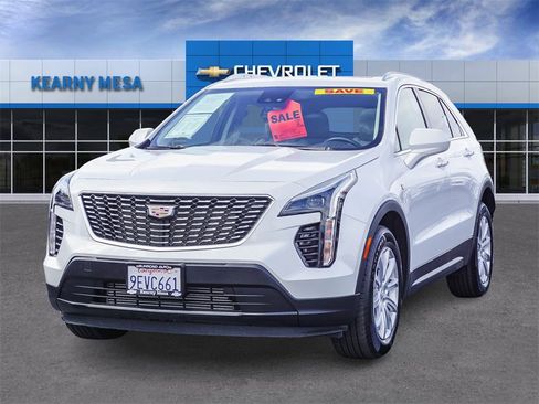 Used 2023 Cadillac XT4 Luxury w/ Cold Weather Package image 3