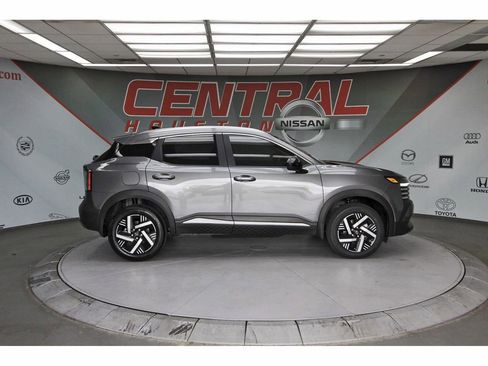 New 2026 Nissan Kicks SV w/ SV Premium Package FWD image 5