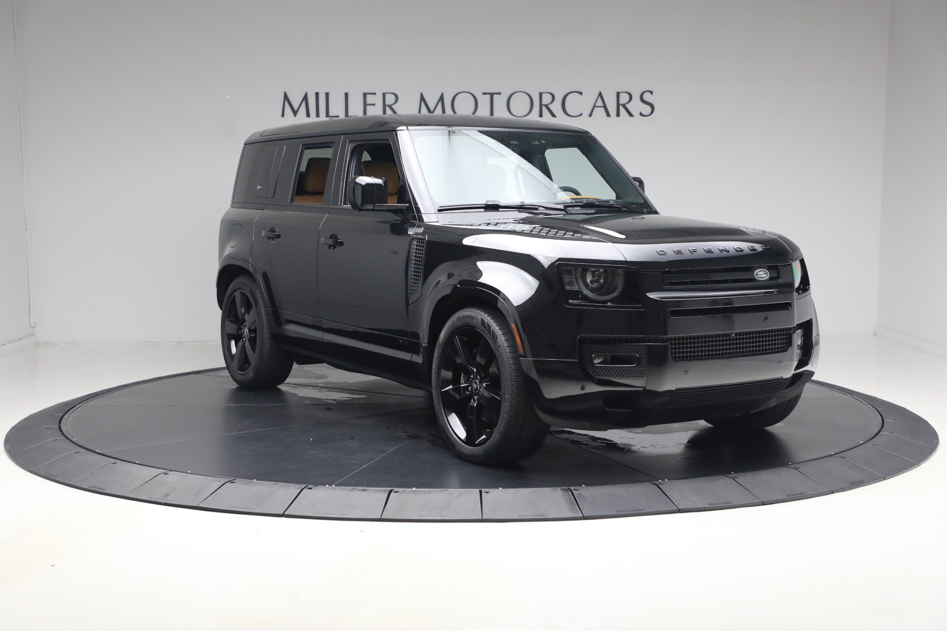 Used 2024 Land Rover Defender 110 V8 AWD/4WD image 11